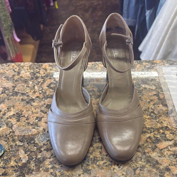 Tan Heels with Ankle Strap and Rounded Toe - Picture 1 of 5